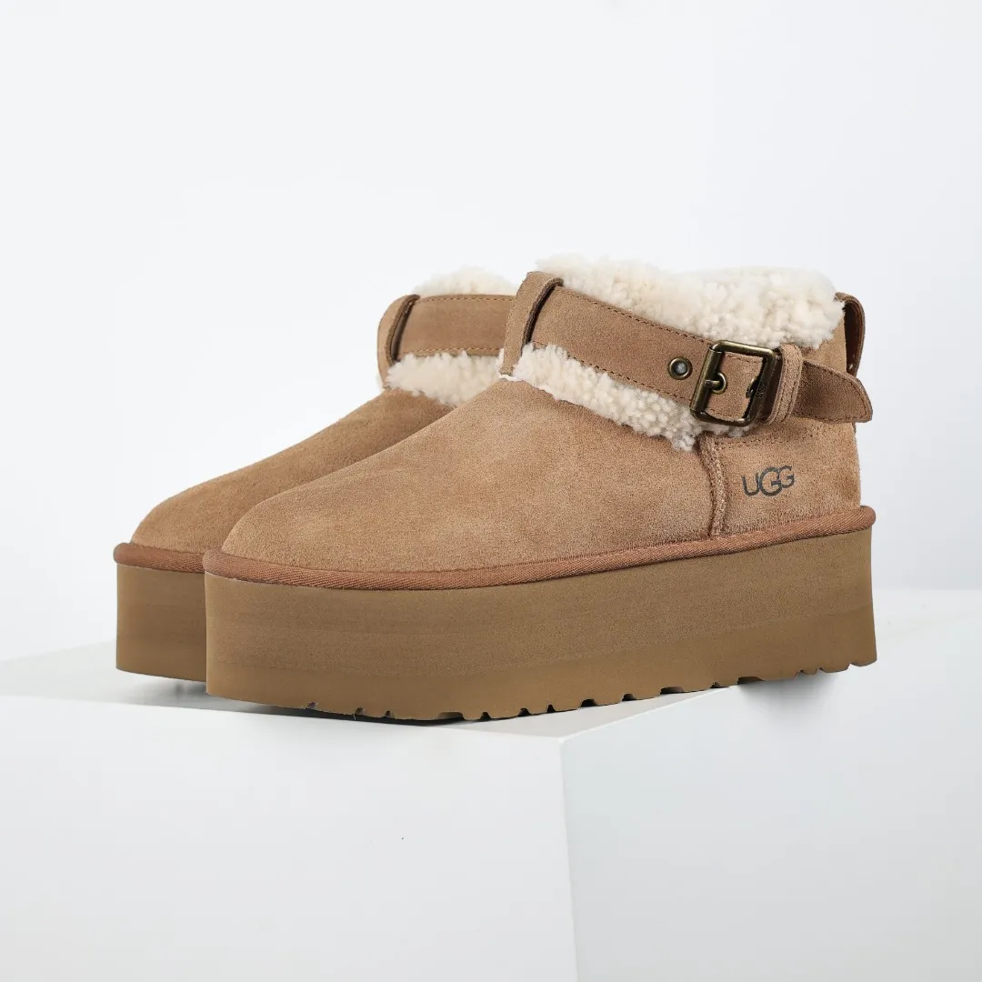 Pick up locally 💰660 Core recommendation Good price It is a very suitable choice for home use. In recent years, uug has launched a series of styles, which are partially geared towards the preferences of young consumers and have also moved to the forefront of fashion trends. Shoe body material: water-repellent coated suede upper, 17 mm UGGPURE™ implantable wool insole, lightweight non-slip and comfortable rubber outsole, with brand LOGO and trademark, with full packaging Size: 35 36 37 38 39 40